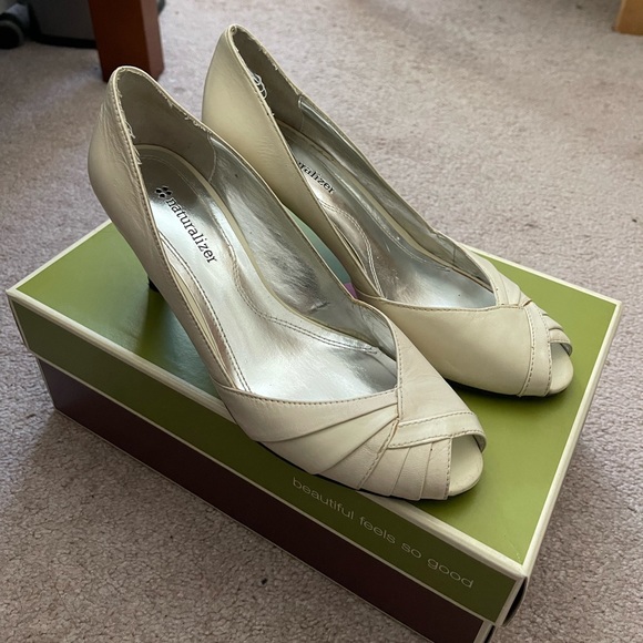 Naturalizer White Heels | Size 7M - Picture 1 of 8